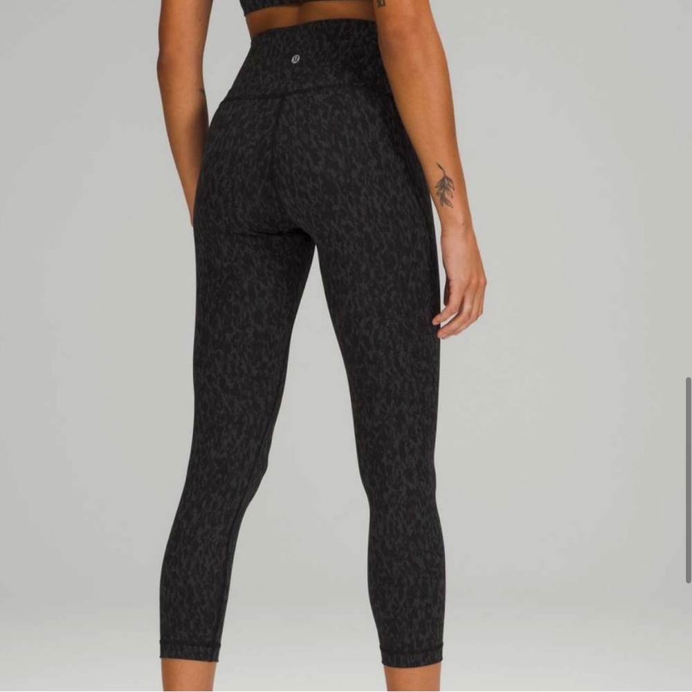 Lululemon Wunder Under Cropped Leggings - Picture 2 of 4